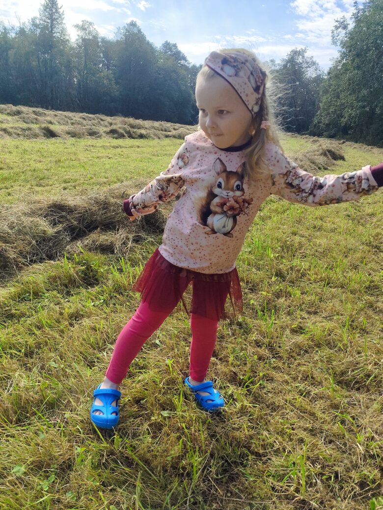 Pagarināts džemperis -tunika ar tillu "Vāverīte"