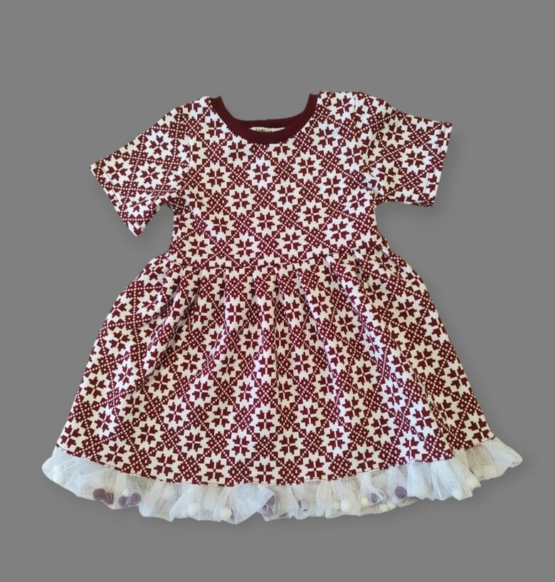 Kleita "Auseklītis" ar iestradātām tekstilbumbiņām 