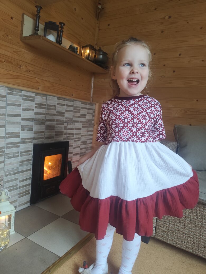 Kleita  "Auseklītis" ar volanu