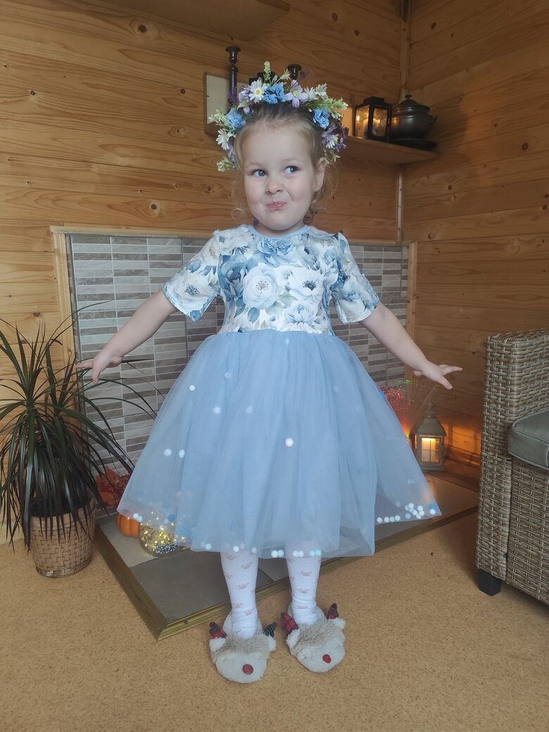 Bumbiņkleita " Zili ziedi" 