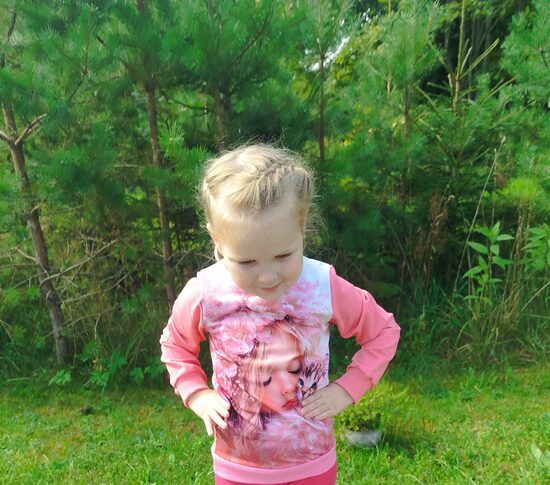 Džemperis "Meitene ar kaķēnu"