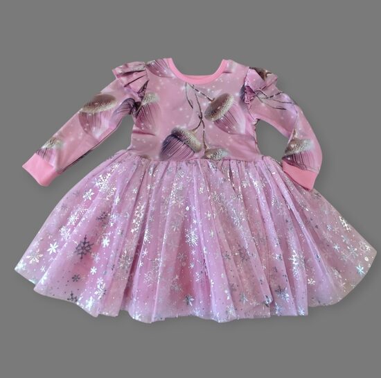 Kleita "Ozolzīle" kuplā 104 izm.