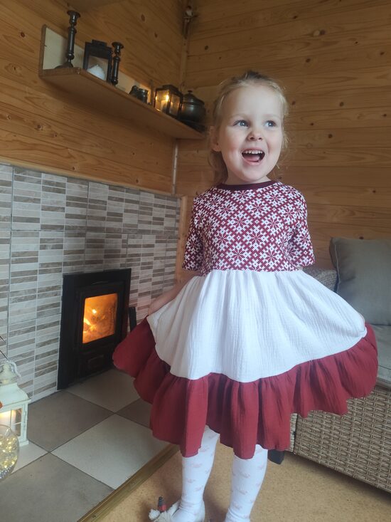 Kleita  "Auseklītis" ar volanu